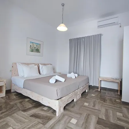 The Cliff Reflections - Adults Only * Megalochori (Santorini)