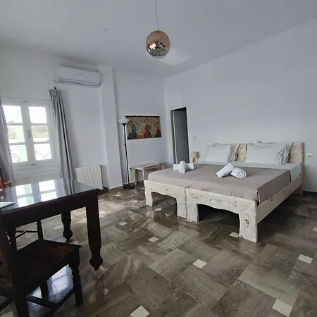 The Cliff Reflections - Adults Only Megalochori (Santorini)