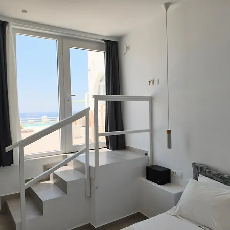 The Cliff Reflections - Adults Only Megalochori (Santorini)