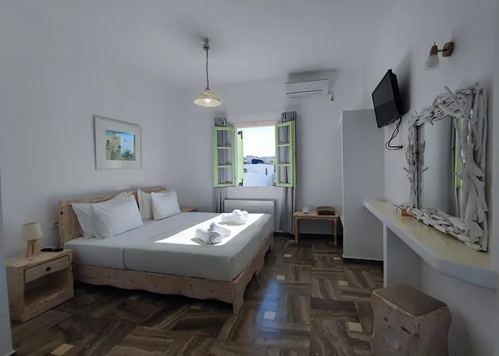 The Cliff Reflections - Adults Only Megalochori (Santorini)