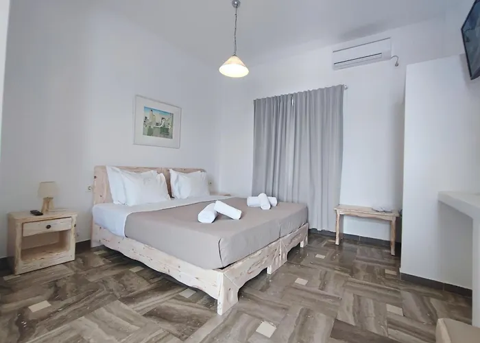 The Cliff Reflections - Adults Only * Megalochori (Santorini)