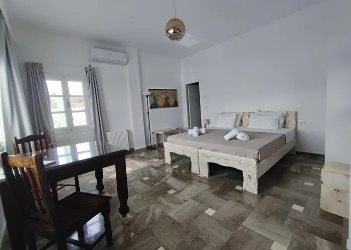 The Cliff Reflections - Adults Only Megalochori (Santorini)