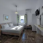 The Cliff Reflections - Adults Only Megalochori (Santorini)